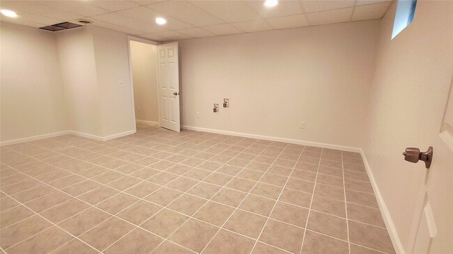 Building Photo - 331 Carriage Trail Ct