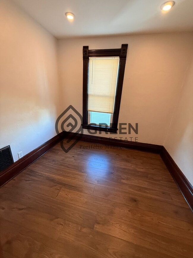 Building Photo - Beautiful apartment in Bradley