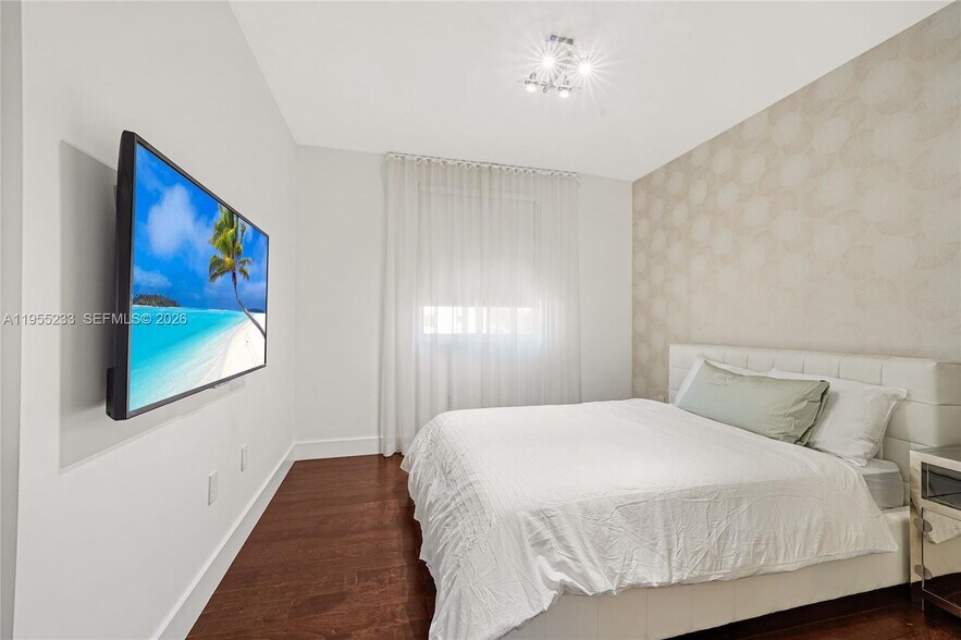 Building Photo - 7515 NW 99th Ave