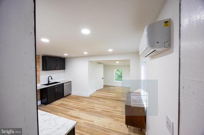 Building Photo - 209 E Martin St