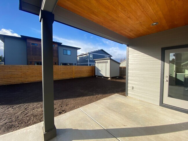 Building Photo - Application Pending - 3 Bedroom House For ...