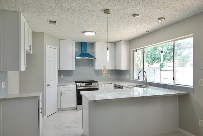 Building Photo - 3418 Green Fields Dr