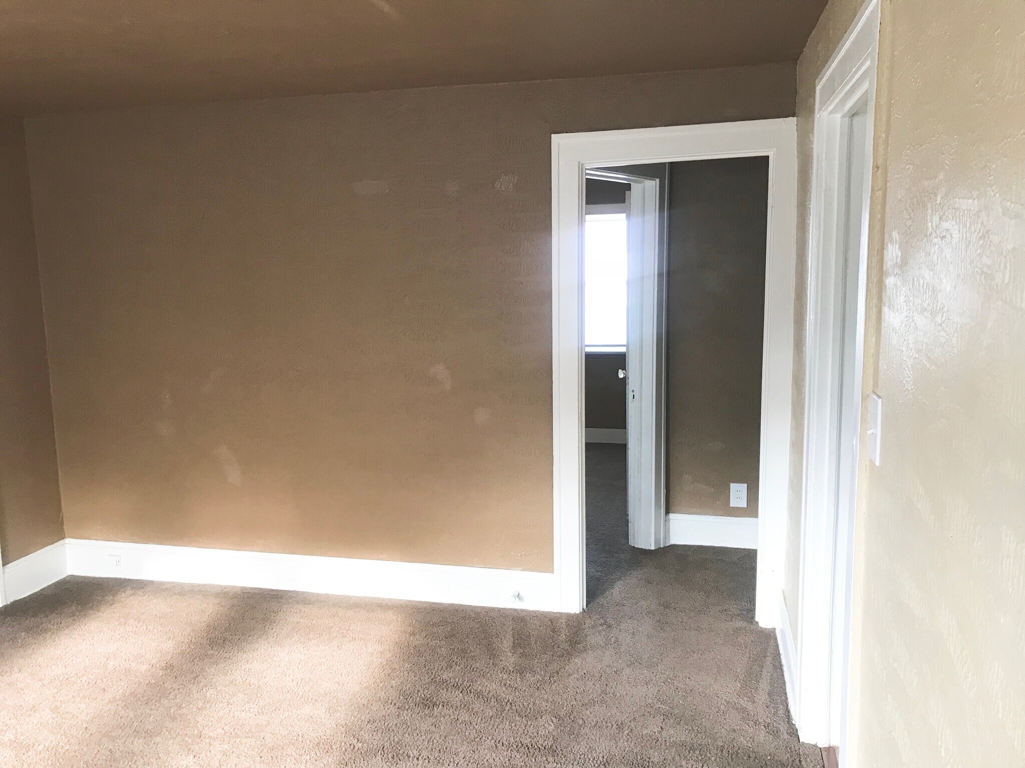 Building Photo - 1665 Cliffview Rd