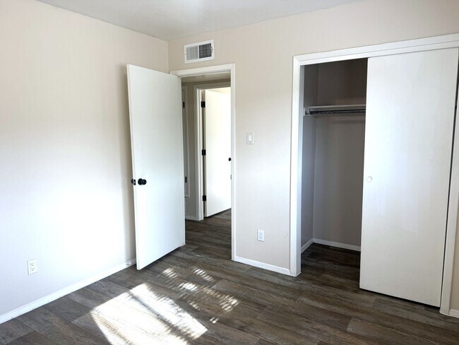 Building Photo - 940 Chelwood Park Blvd NE