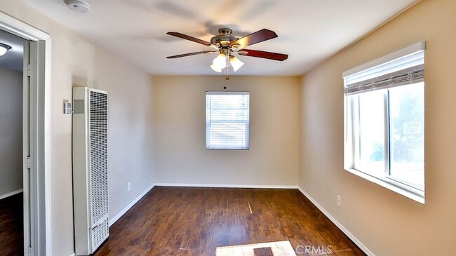 Building Photo - 1829 1/2 E 63rd Street Unit