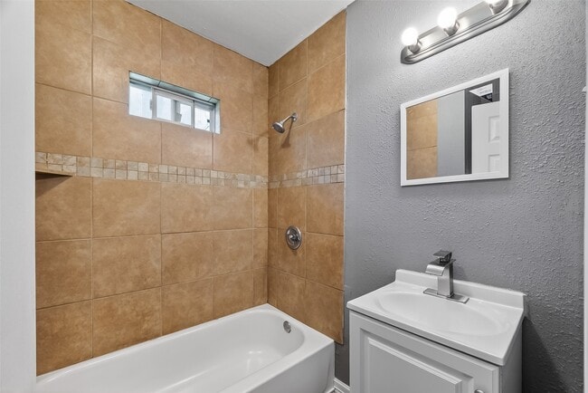 Building Photo - 3807 Love St