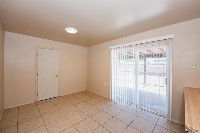 Building Photo - 2645 S Nogales Ave