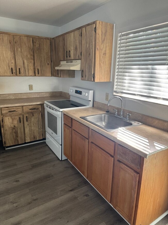 Building Photo - Stylish 2BR Cocoa Rental with Open Layout ...