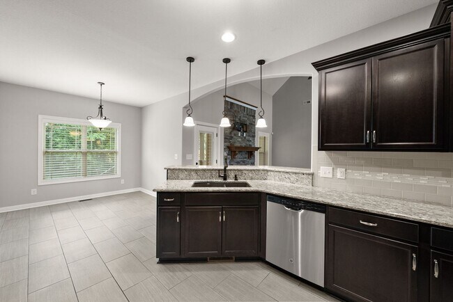 Building Photo - Pet Friendly Four Bedroom with Bonus!