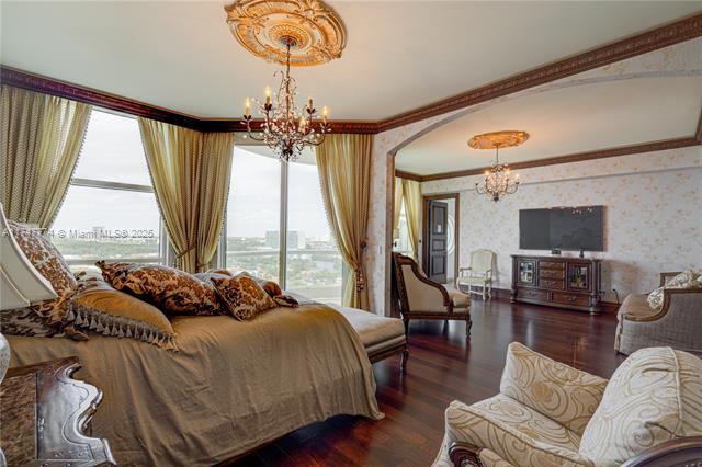 Building Photo - 16047 Collins Ave