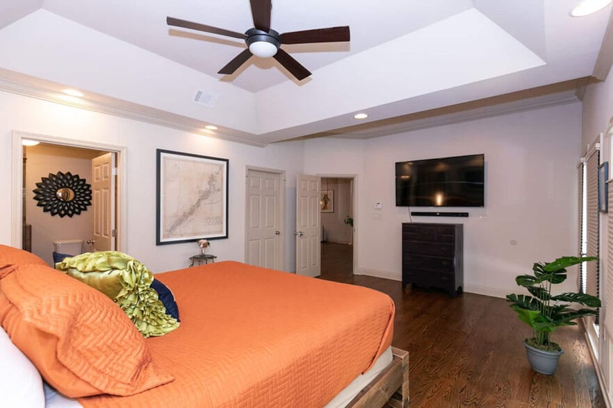 Building Photo - 1084 Sanders Ave SE