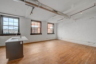 Building Photo - 1851 N Howard St