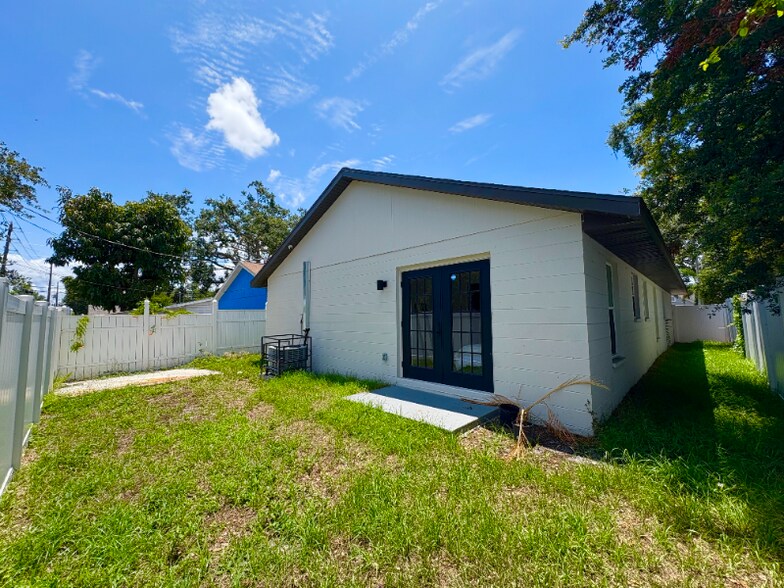 Building Photo - 3327 Carlisle Ave S