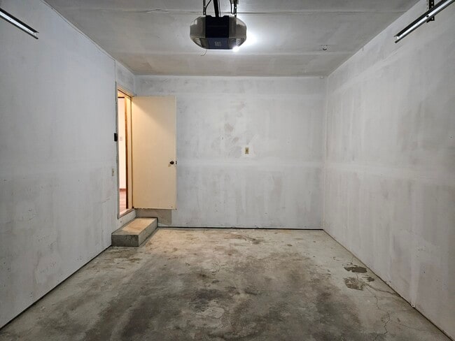 Building Photo - 216 Union St NE