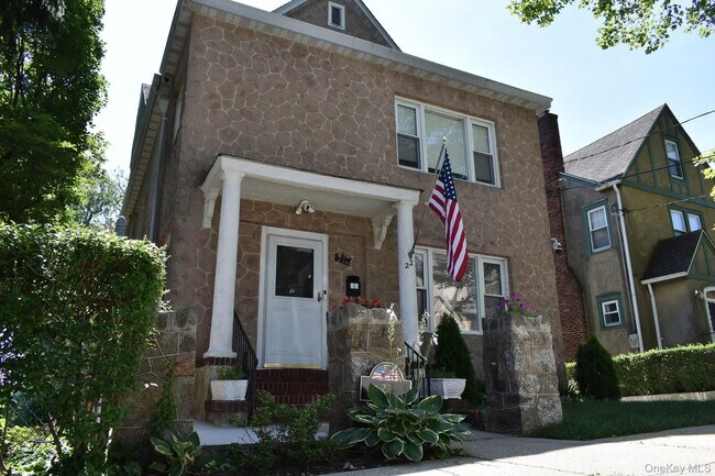 Building Photo - 22 Hillcrest Rd