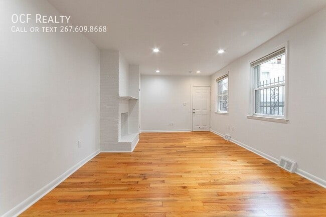 Building Photo - Center City Two Bedroom