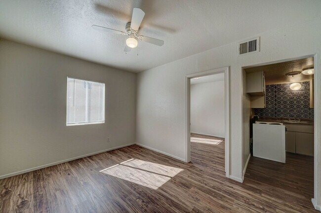 Building Photo - 9316 E Balsam Ave