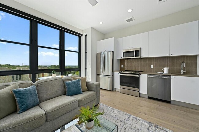 Building Photo - 800 Embassy Dr