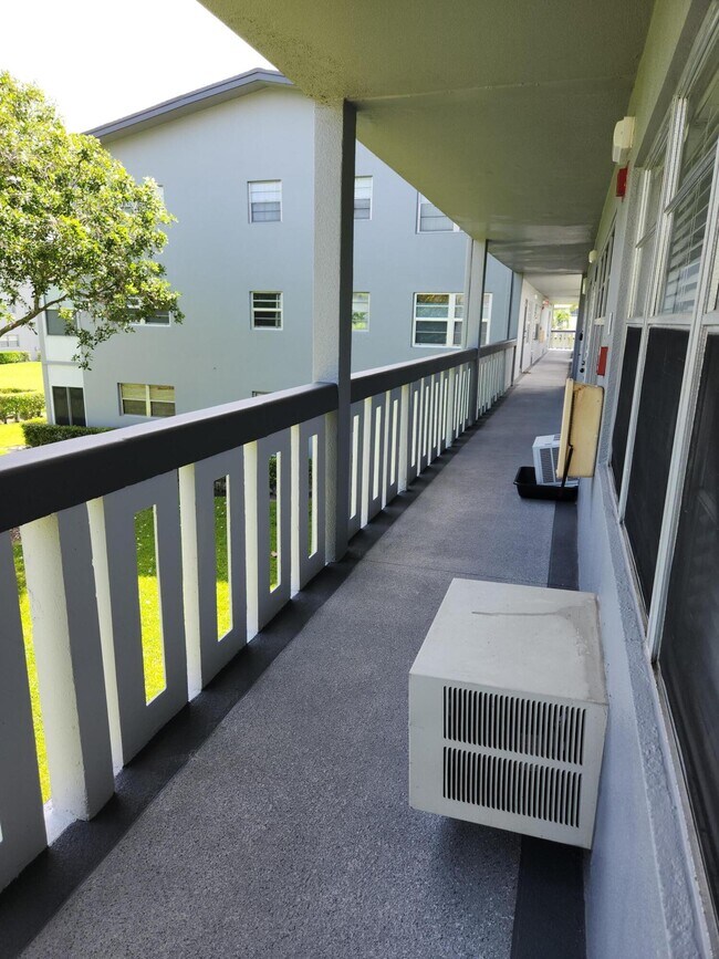 Building Photo - 106 Suffolk C