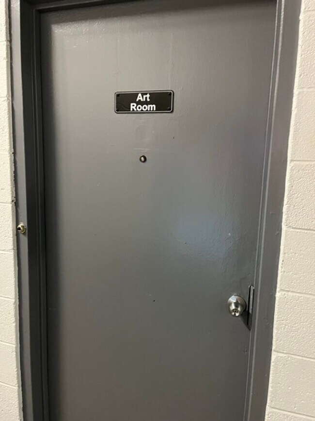 Building Photo - Large 744 sq.ft. 1 bedroom in historic Riverpark DC building