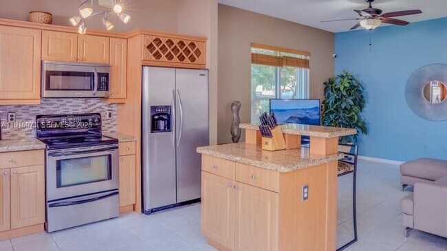 Building Photo - 1701 SE 17th Ave