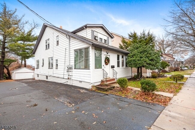 Building Photo - 26 Van Ness Terrace