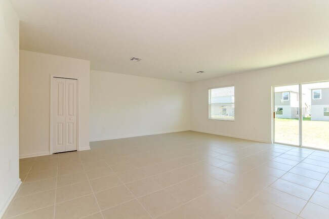 Building Photo - 2219 Rock Dr