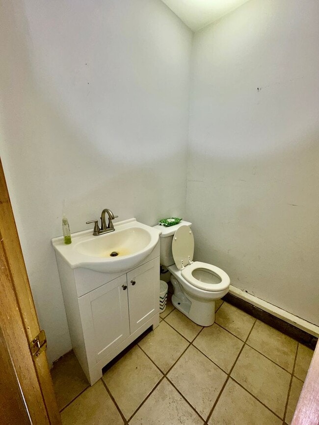 Building Photo - LIFE IS BETTER AT THE LAKE!