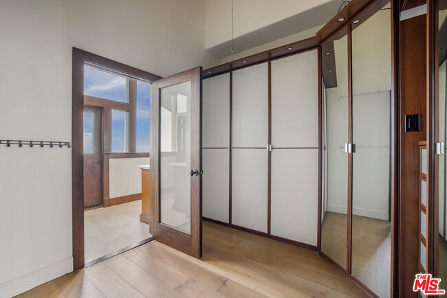 Building Photo - 620 Resolano Dr