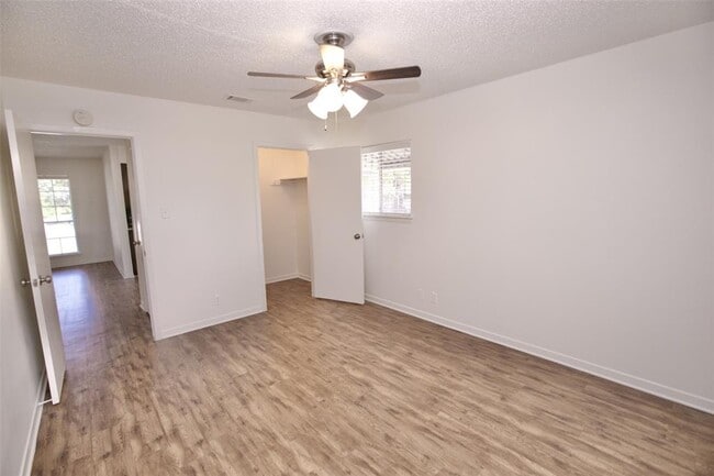 Building Photo - 2203 Lanier Dr