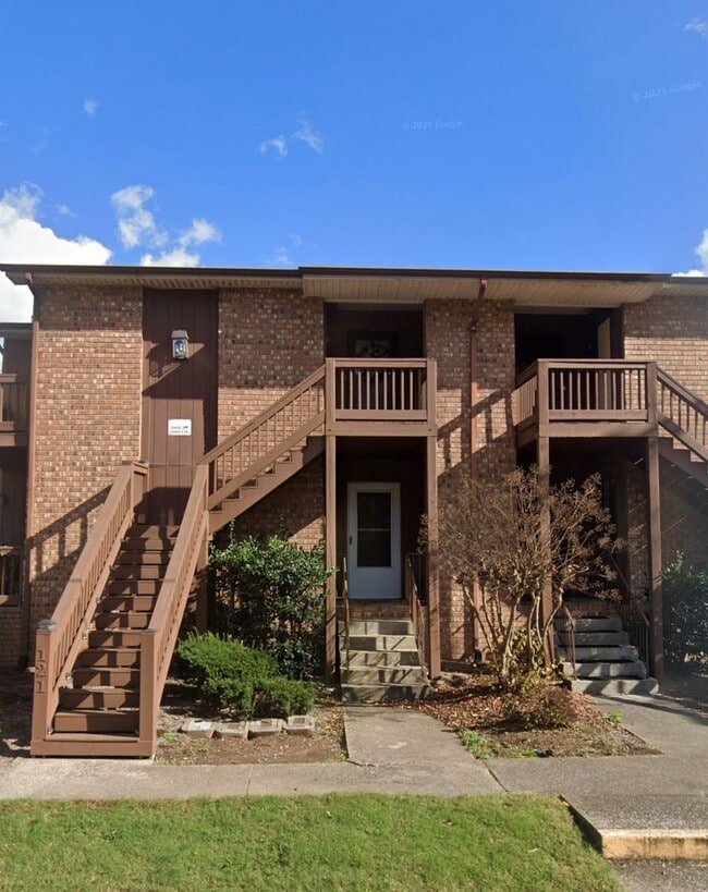 Building Photo - Nice two bedroom condo on one level in Hermitage