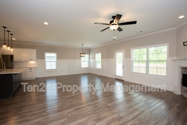Building Photo - 9827 Yellow Pine Rd