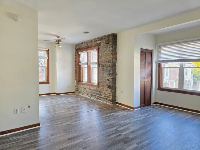 Building Photo - 420 W 22nd St