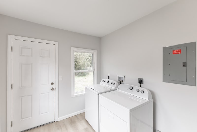 Building Photo - 1223 2nd St SW