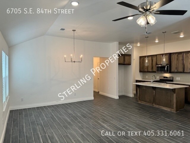 Building Photo - 6705 SE 84th St