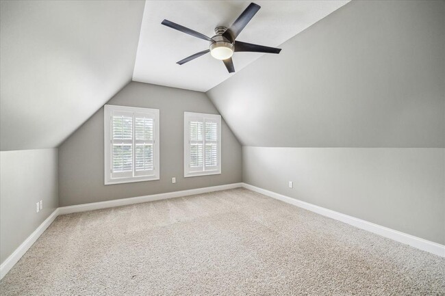 Building Photo - 211 W 31st St
