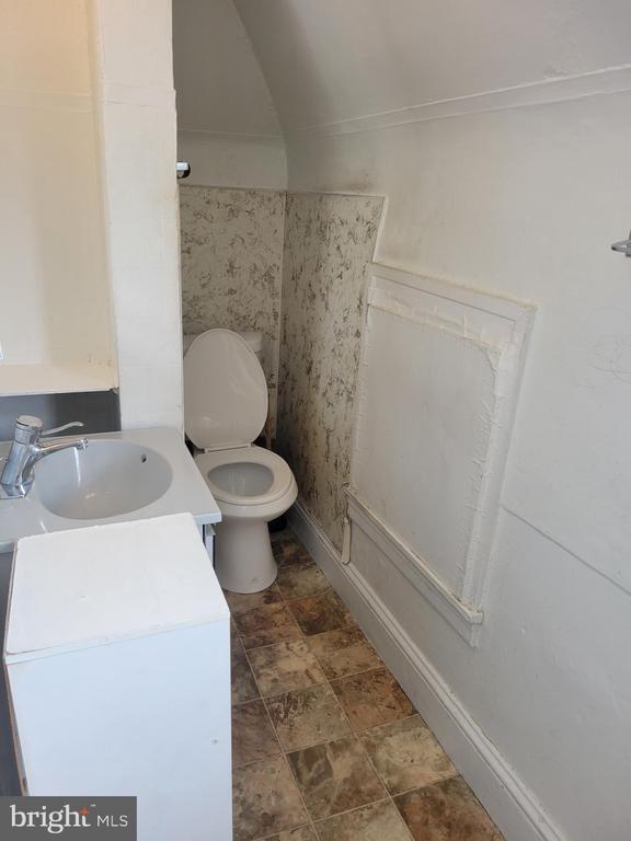 Building Photo - 835 W Marshall St