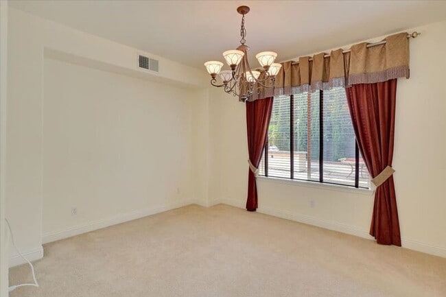 Building Photo - 208 Otter Glen Ct