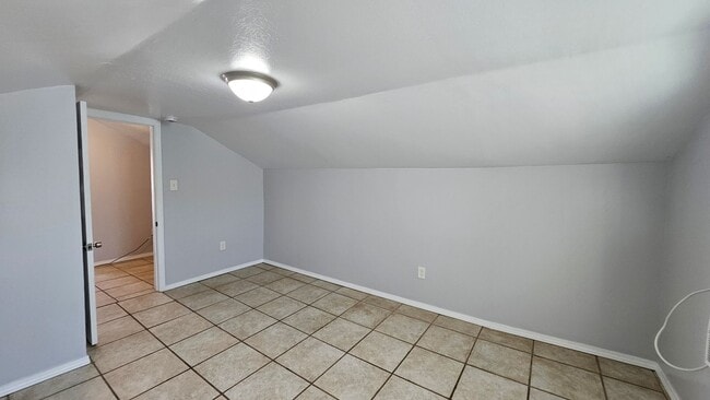 Building Photo - 911 Fruit Ave NW