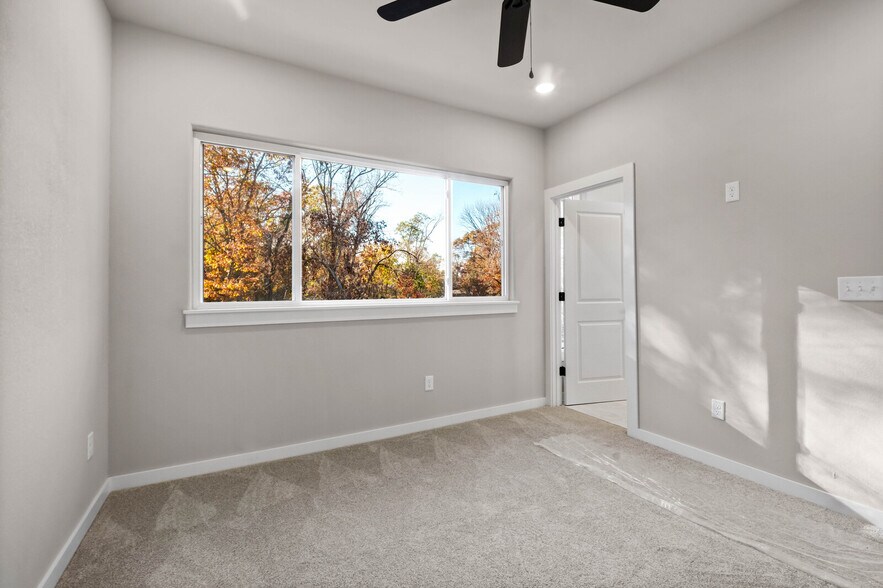 Building Photo - 50 Thaxted Dr