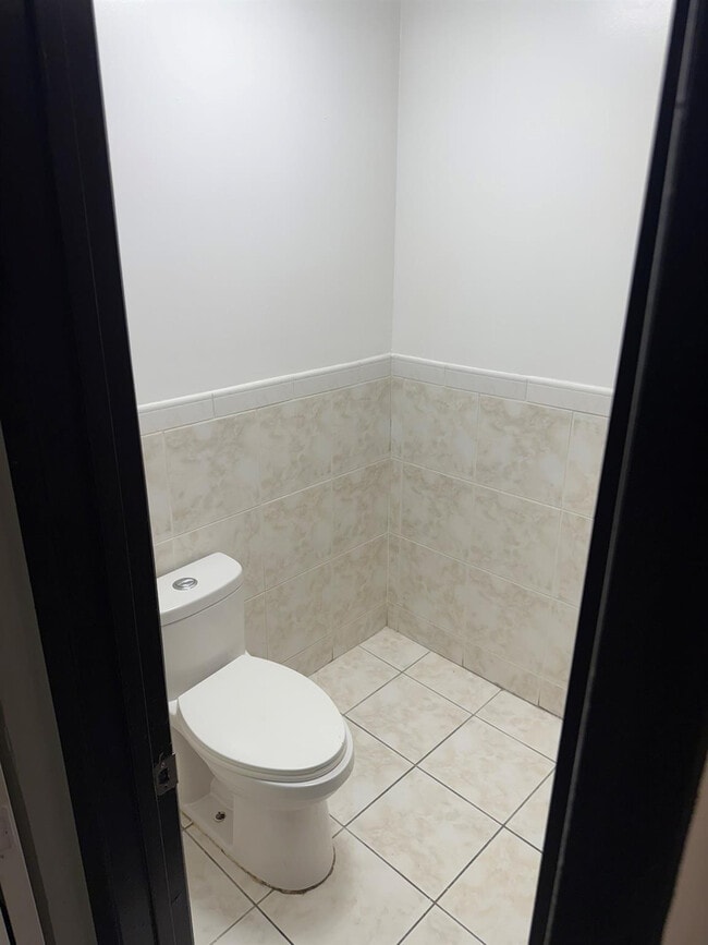 Building Photo - 429 NW 15th Ave