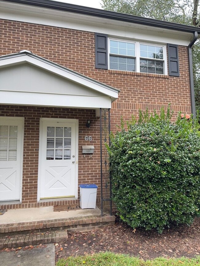 Primary Photo - Fidelity Court offers comfort and convenie...