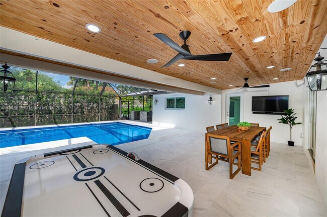 Building Photo - 16650 SW 77th Ct
