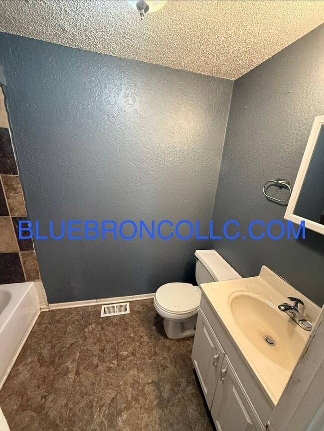 Building Photo - Cozy 1 bedroom house with a lot to offer