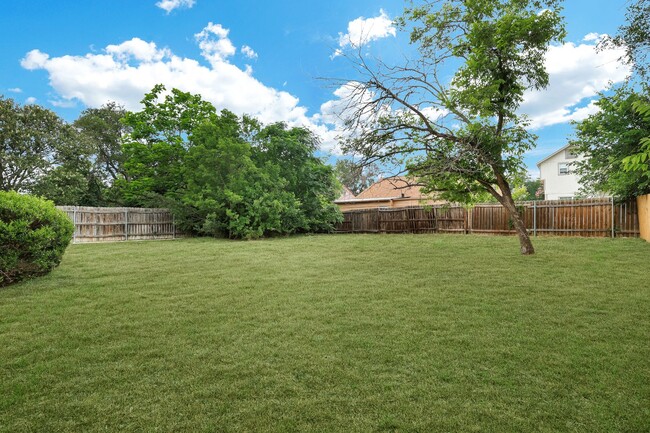 Building Photo - FOREST OAKS