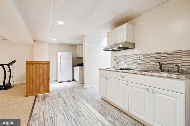 Building Photo - 15120 Watergate Rd
