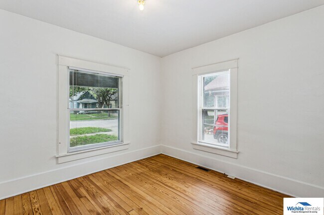 Building Photo - 2 bedroom 1 bath home