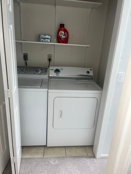 wash and dryer - 85 Riverview Pl