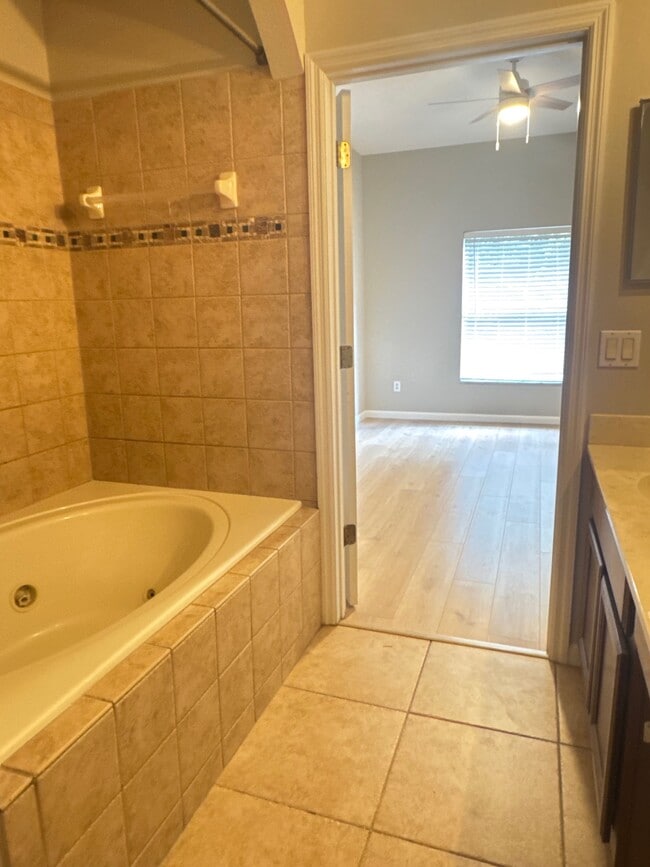 Building Photo - 16089 Old Ash Loop