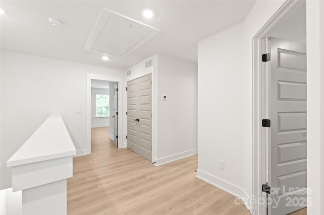 Building Photo - 2025 Wilson Ave